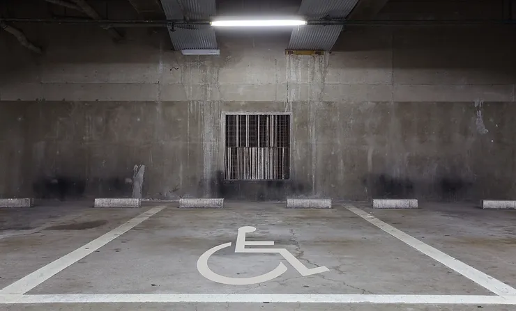 ESTACIONAMIENTOS PARA PERSONAS CON MOVILIDAD REDUCIDA